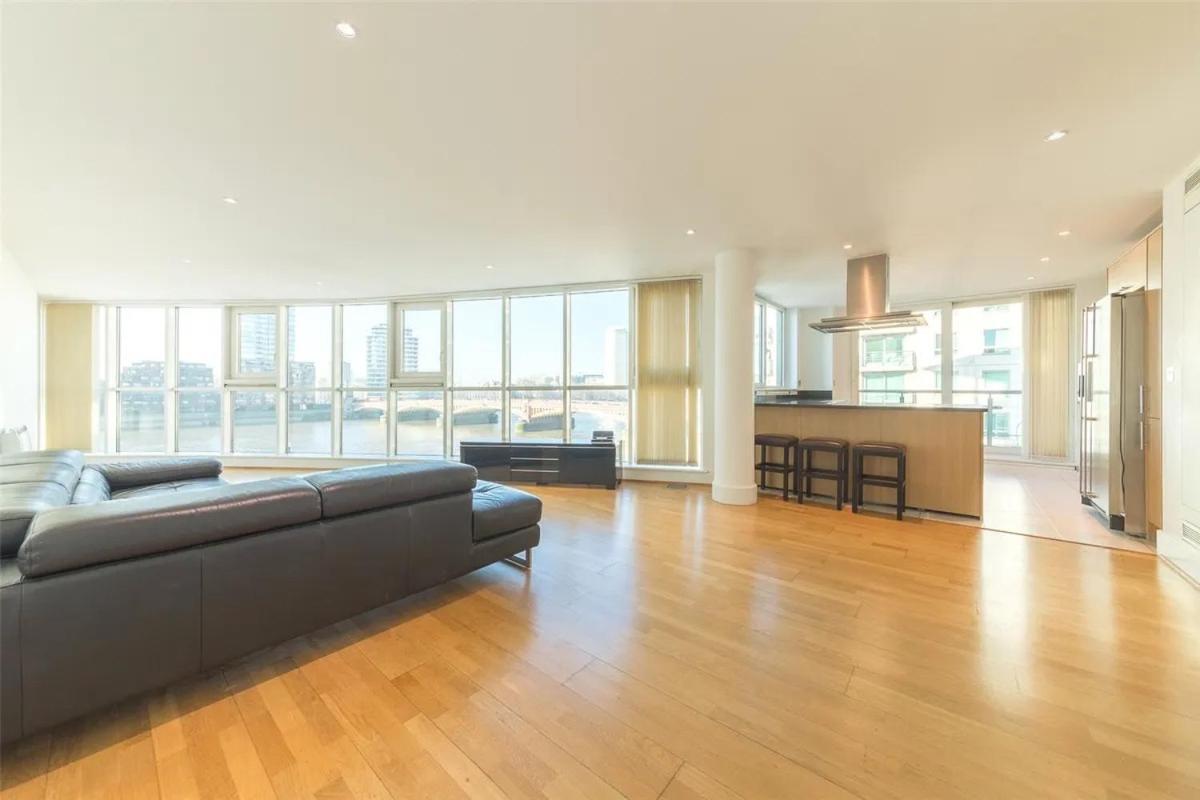 Panoramic Riverside Facing - 2 Bed - 2 Bath - 2 Balconies - In Nine Elms Apartament