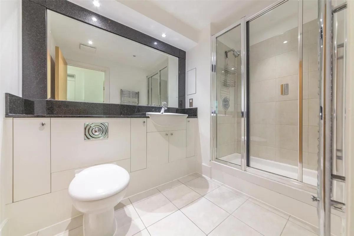 Panoramic Riverside Facing - 2 Bed - 2 Bath - 2 Balconies - In Nine Elms Apartament *