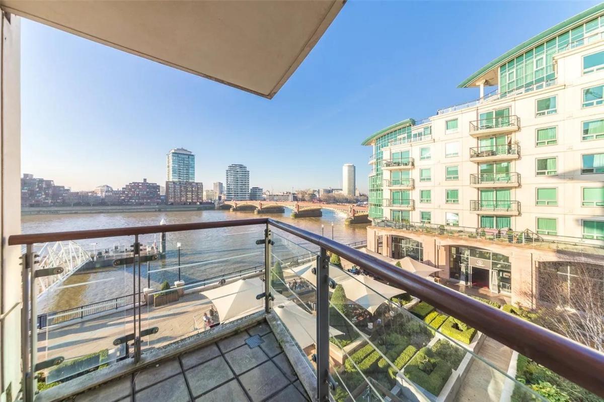 Panoramic Riverside Facing - 2 Bed - 2 Bath - 2 Balconies - In Nine Elms Apartament Londra